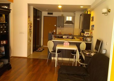 Proprietar, inchiriez 2 camere Rose Garden