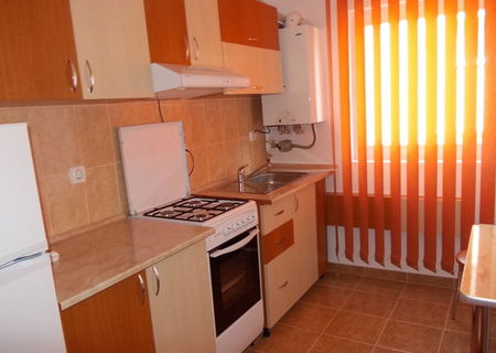 Proprietar inchiriez apart.cu garaj, cart. A.Muresanu