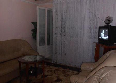 Proprietar inchiriez apartament 2 camere, mobilat, semidecaomandat
