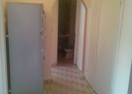 proprietar vand apartament 2 camere decomandat