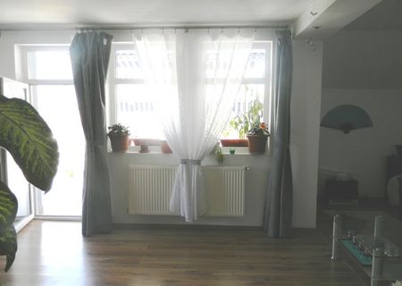 Proprietar vand apartament cu 3 camere decomandat bloc nou