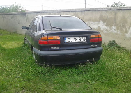 Renault Laguna, avariata!