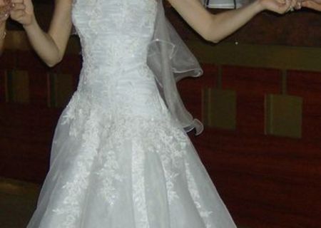 Rochie de mireasa Rochie de mireasa