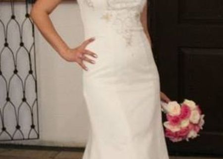 Rochie de mireasa Rochie de mireasa