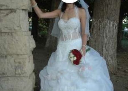 Rochie de mireasa Rochie de mireasa