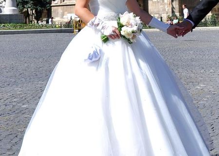 Rochie de mireasa Rochie de mireasa