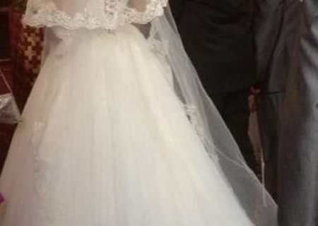 Rochie de mireasa deosebita Rochie de mireasa deosebita
