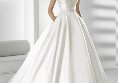 Rochie de mireasa La Sposa + voal paspolat cu dantela Rochie de mireasa La Sposa + voal paspolat cu dantela