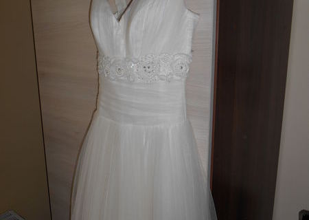 Rochie de mireasa, marimea 34- 36 cu accesorii incluse Rochie de mireasa, marimea 34- 36 cu accesorii incluse