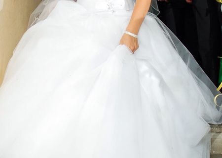 Rochie de mireasa stil Princess Rochie de mireasa stil Princess