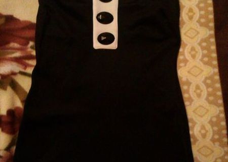 Rochie de seara, scurta, mulata, de culoare negru cu alb. Rochie de seara, scurta, mulata, de culoare negru cu alb.