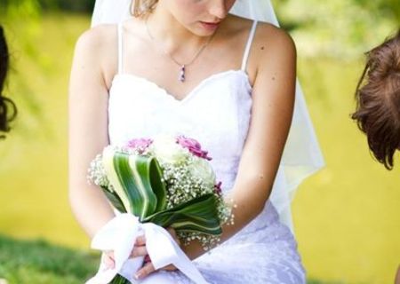 Rochie din dantela pentru mirese