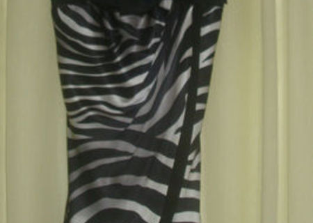 Rochie lunga deosebita!