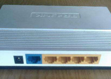 Router TP- LINK model TL- R402M Router TP- LINK model TL- R402M