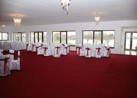 Salon evenimente, dj, jocuri de lumini, foto, video si aranjamente Salon evenimente, dj, jocuri de lumini, foto, video si aranjamente