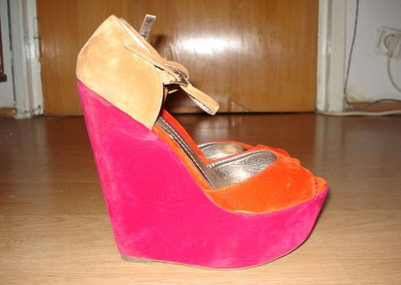 Sandale colorate cu platforma