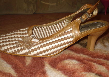 sandale crem cu alb