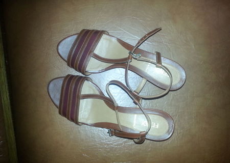 sandale fendi
