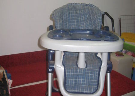 Scaun pentru hranit bebelusii