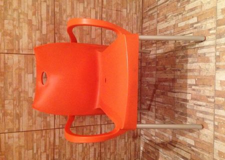 Scaune de plastic