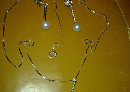 Set bijuterii de lux  aur alb, perle naturale si diamante