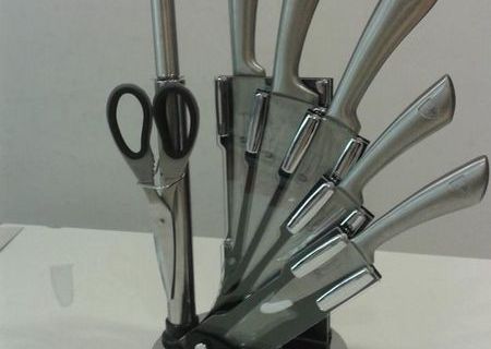 Set cutite maner de inox si suport transparent Set cutite maner de inox si suport transparent