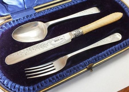 Set de botez, argint 925/1000, datat 1901, vechime 112 ani Set de botez, argint 925/1000, datat 1901, vechime 112 ani