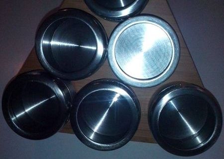 Set pentru condimente cu suport magnetic din lemn Set pentru condimente cu suport magnetic din lemn