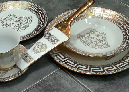 Set portelan pentru 6 persoane cu tacamuri Set portelan pentru 6 persoane cu tacamuri