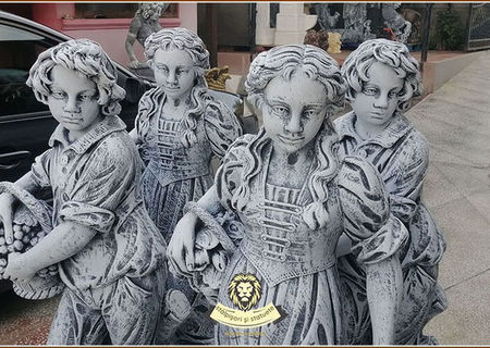 Set statuete baiat si fata din beton model S43. Set statuete baiat si fata din beton model S43.