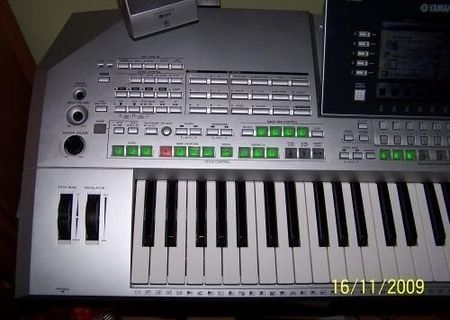 sintetizator  TYROS  2