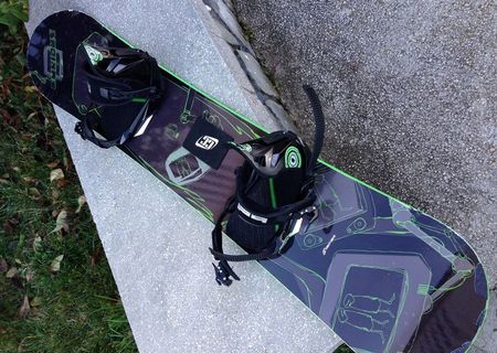 snowboard(155cm) + boots (42) + casca (M) snowboard(155cm) + boots (42) + casca (M)