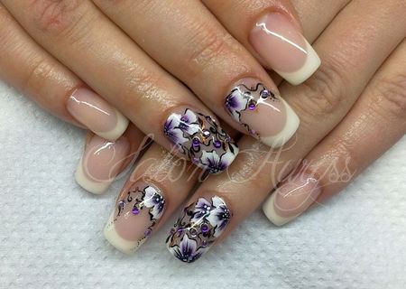 Tehnician unghii false cu gel