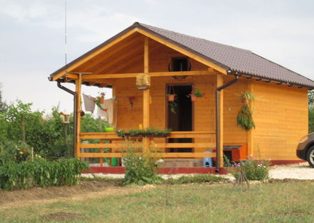 teren cu cabana din lem