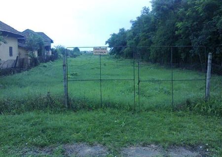 Teren intravilan situat in Cateasca ,2071 mp