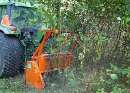 Tocator forestier pentru curatarea vegetatiei invazive AF - Agrimaster