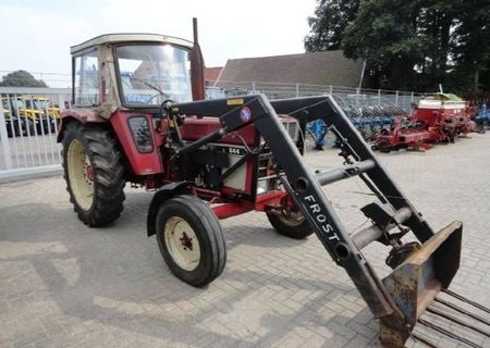 Tractor cu incarcator Tractor cu incarcator