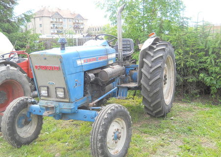 Tractor marca Ford