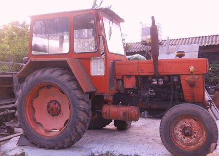 Tractor u 650 + unelte agricole