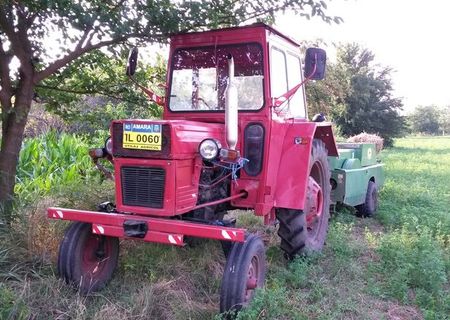 Tractor U445(leutz) + Presa Jonh Deer 332a baloti patrati