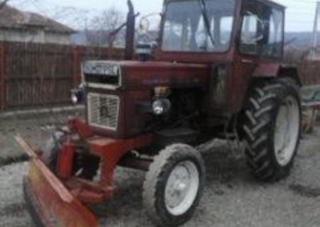 Tractor Universal 650