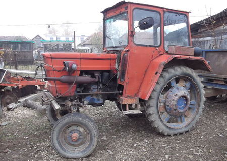 tractor  UVL 445