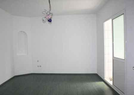 Ultracentral, 4 camere, 100mp, finisat.