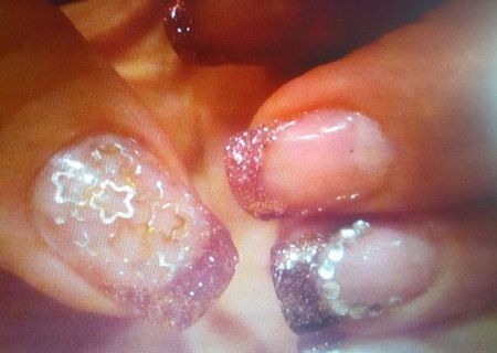 Unghii cu Gel / Oja Permanenta & Manichiura clasic- de la 15 lei Unghii cu Gel / Oja Permanenta & Manichiura clasic- de la 15 lei