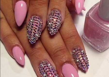 Unghii false Ariana Militari