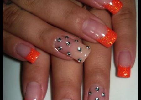 UNGHII FALSE PERFECTE CU GEL