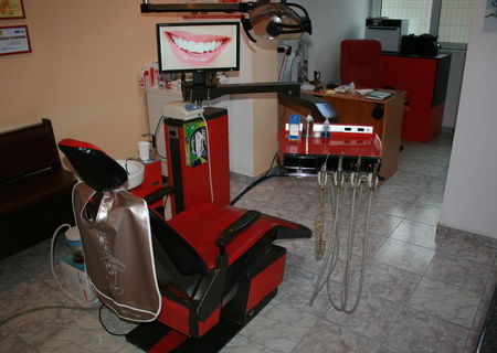 Unit dentar + Aspirator chirurgical + US + Compresor + Monitor Unit dentar + Aspirator chirurgical + US + Compresor + Monitor