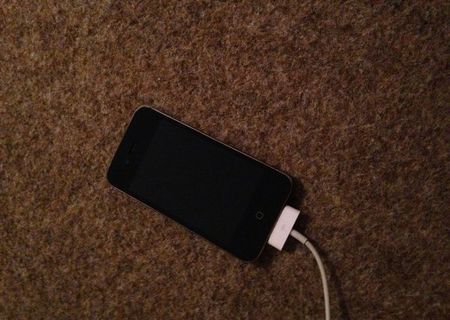 URGENT vand iphone 4s 32 gb black neverlocked