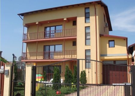 Vand 3 Apartamente in Vila DOMNESTI