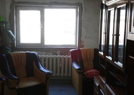 Vand 3 camere decomandate